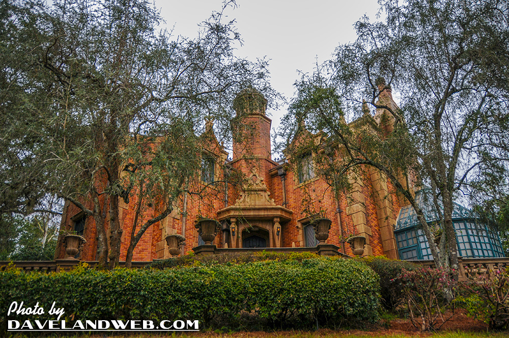 You Can Actually SEE the Ghost Host While Riding Haunted Mansion