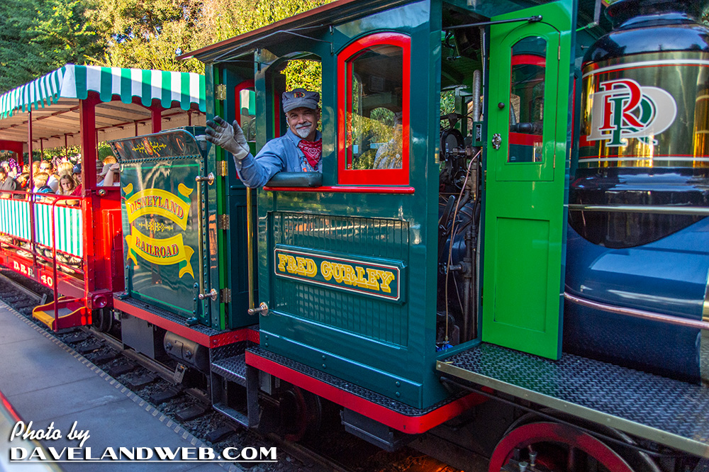 Daveland Disneyland Railroad Tomorrowland Station Photos