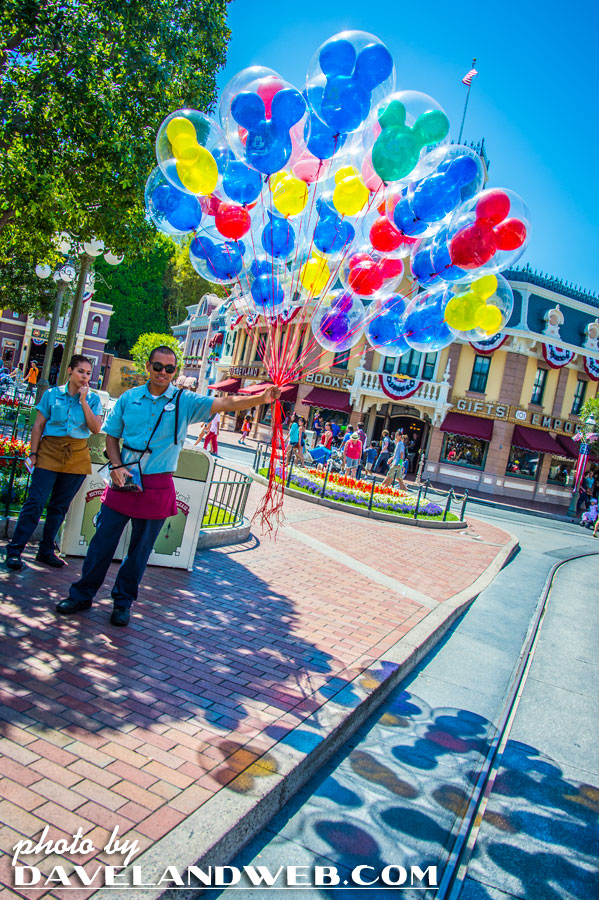 disneyland balloon photography